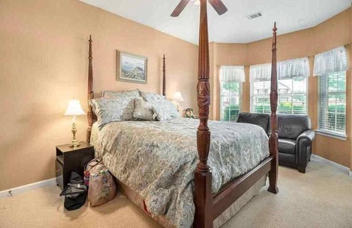 Dallas House | Spacious 5-bedroom house in adorable Dallas with AC, WiFi