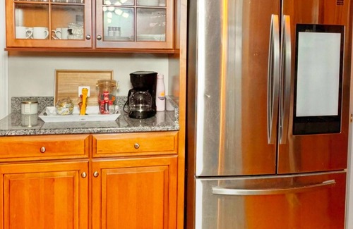 Tysons House | Spacious 5-bedroom house in lovely Tysons with AC, Pool table, WiFi