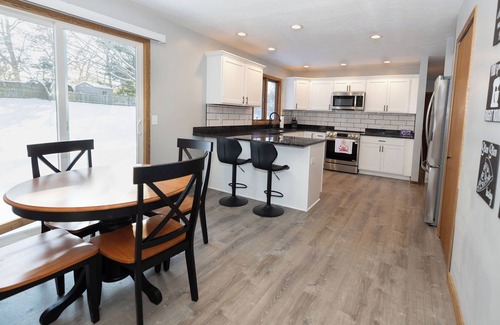 Kalamazoo House | Spacious 5-bedroom Kalamazoo Contemporary Retreat