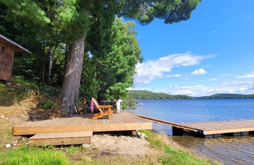 Feronia House | Spacious 5-bedroom Lakefront House in wonderful North Bay