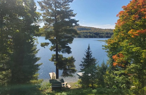 Feronia House | Spacious 5-bedroom Lakefront House in wonderful North Bay
