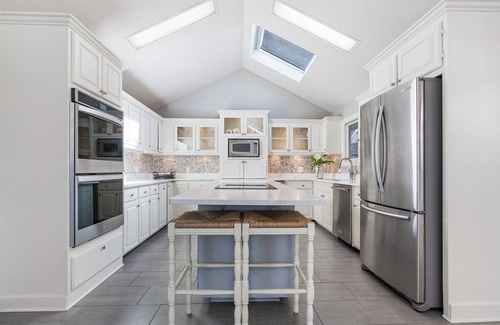 Lula House | Spacious 5-bedroom Lake House oasis in charming Lula