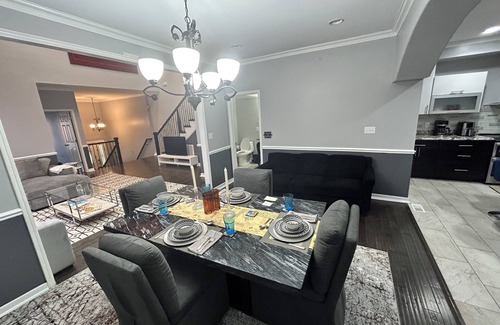Southeast House | Spacious 5-bedroom townhome with WiFi, equipment room in beautiful Washington DC