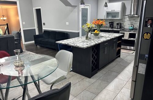 Southeast House | Spacious 5-bedroom townhome with WiFi, equipment room in beautiful Washington DC