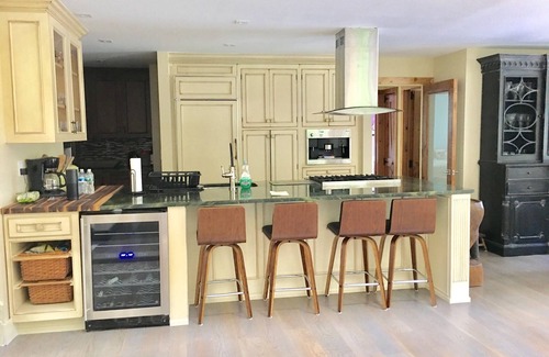 Bridgehampton House | Spacious 5 bedroom Family House with Heated Pool and Padel Court