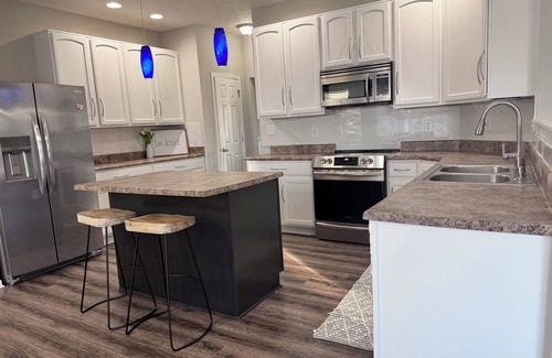 Noblesville House | Spacious 5 bedroom house just north of Indianapolis, minutes to Grand park.