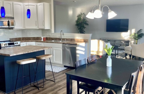 Noblesville House | Spacious 5 bedroom house just north of Indianapolis, minutes to Grand park.