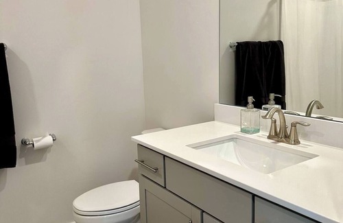 South Jordan House | Spacious 5-bedroom townhome with WiFi, AC in lovely South Jordan