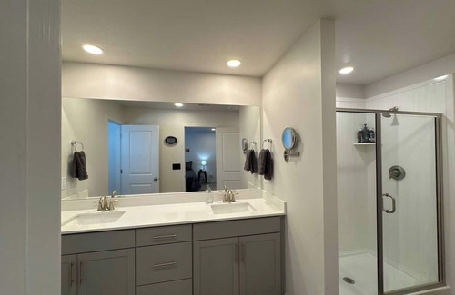 South Jordan House | Spacious 5-bedroom townhome with WiFi, AC in lovely South Jordan