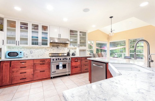 Three Rivers House | Spacious 5-bedroom house in awesome Three Rivers with AC, fitness room, WiFi