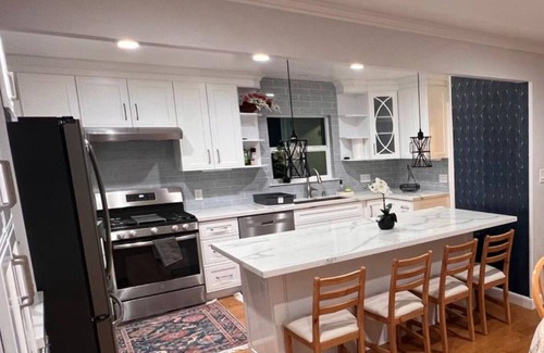 Overlook House | Spacious 5-bedroom house with AC and WiFi in charming Walnut Creek