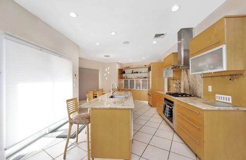 Lido Beach Villa | Spacious 5-bedroom villa with Private Beaches