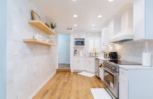 Midway City Villa | Spacious 5-bedroom villa in fabulous Hungtinton Beach near Disney and SoCal Gems