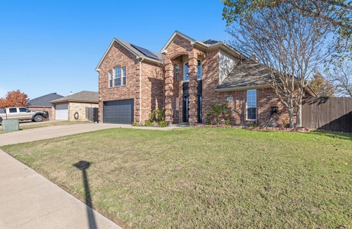 Burleson Villa | Spacious 5-bedroom villa in welcoming Burleson with WiFi, AC