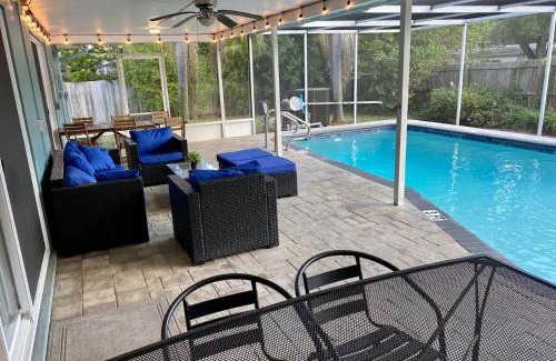 Clearwater House | Spacious 5 bedrooms 3 bathrooms Family-Friendly Home With Heated salt Pool