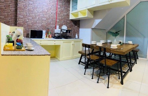 Nimman House | Spacious 5-bedroom 5.5 bathrooms townhome in Nimman with airport pick up