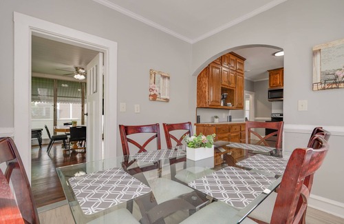 Hampton House | Spacious 5Bd/3Ba in Charming Wythe!