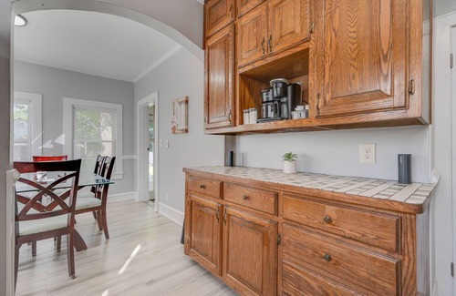 Hampton House | Spacious 5Bd/3Ba in Charming Wythe!