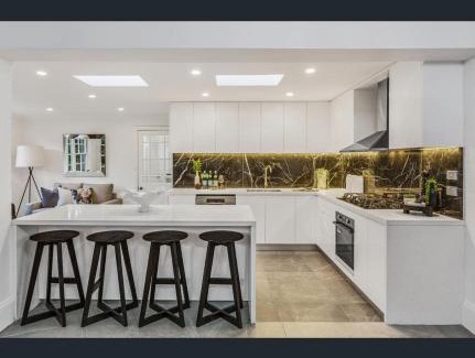 Hornsby House | Spacious 5BD Garden House in Hornsby close 2 train