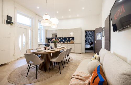 Erzsebetvaros Apartment | Spacious 5BR by Opera, Liszt Ferenc & City Centre