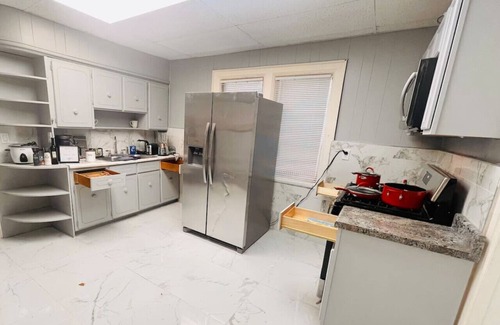 Buffalo House | Spacious 5BR Home for Fam, 20 mins to Falls!