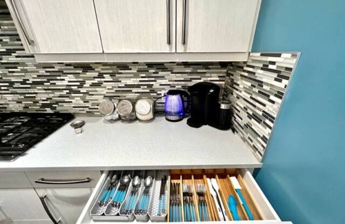 Northwest Edmonton House | Spacious 5BR Home garage parking/sleeps13/Wifi