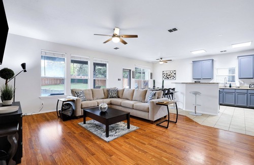 San Antonio House | Spacious 5BR Retreat with Pool & Outdoor Games