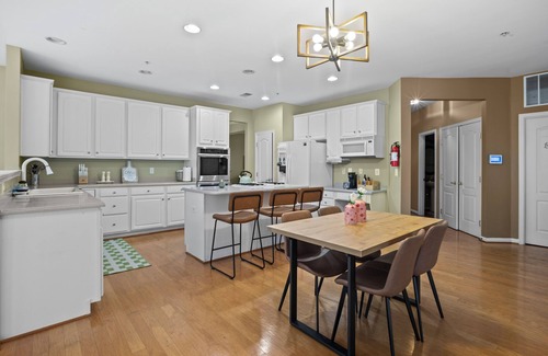 Bowie House | Spacious 5BR Retreat w/Piano & Pool Table – Near DC & Baltimore