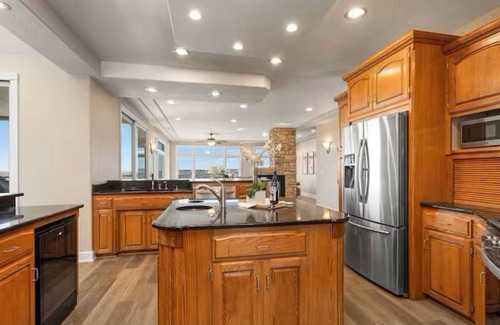 Bismarck House | Spacious 5BR River Retreat - Pool, Sauna, Golf & Stunning Views
