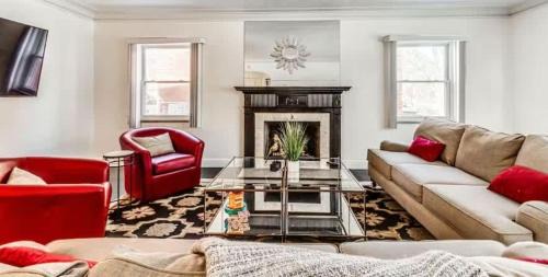 Detroit House | Spacious 5BR - Sleeps 10 - University District home