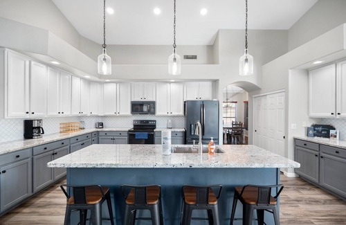 Stetson Hills State House | Spacious 5BR w/Pool, Spa, Putting Green, 2 King Suites + Golf Nearby