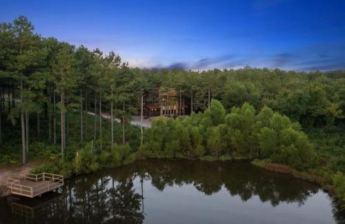 Hochatown House | Spacious 5BR with Pond - Hot Tub - Games - Sleeps 19