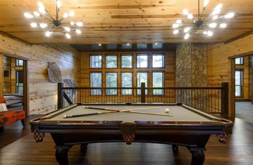 Hochatown House | Spacious 5BR with Pond - Hot Tub - Games - Sleeps 19