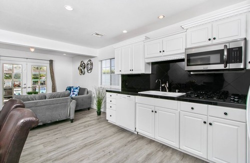 Desert Park Estates House | Spacious 6 Bdr Pool Home w/basketball court, perfect for Families