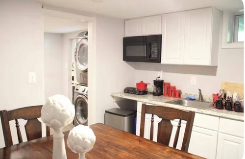 Wheaton-Glenmont House | Spacious 6-bedroom house with WiFi, AC in charming Silver Spring