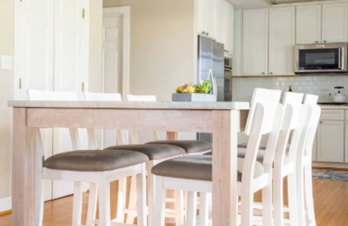 Shady Side House | Spacious 6-bedroom country house on the water in beautiful Shady Side with WiFi