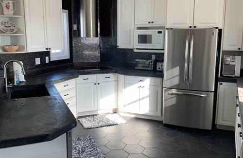 Whitetail House | Spacious 6-bedroom house with hot tub and heated indoor pool lovely Ogallala