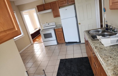 Springfield House | Spacious 6-bedroom house in welcoming Springfield with AC, WiFi
