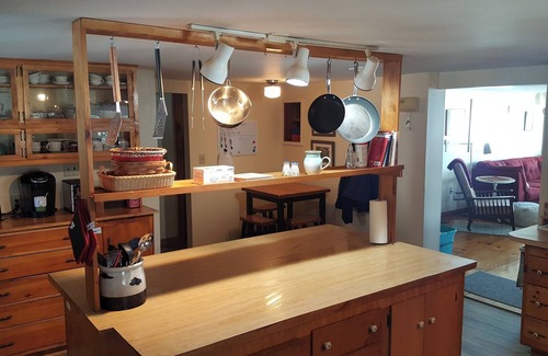 Gray House | Spacious 6-bedroom waterfront home with WiFi, in beautiful Gray.