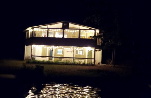 Gray House | Spacious 6-bedroom waterfront home with WiFi, in beautiful Gray.