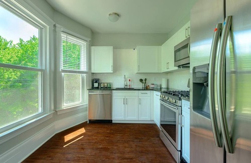 Detroit Apartment | Spacious 6BD side-by-side Apartment Bundle