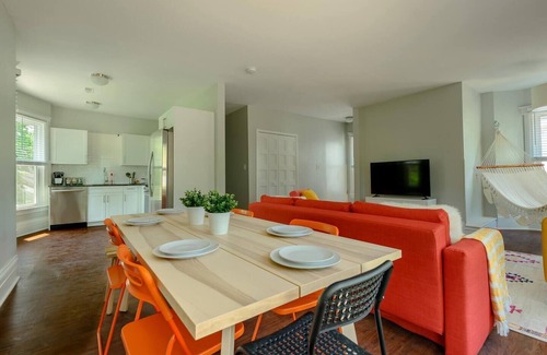 Detroit Apartment | Spacious 6BD side-by-side Apartment Bundle