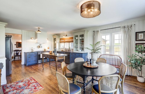 Gordonville House | Spacious 6bdrm house with AC and WiFi/Family Friendly/HOT TUB