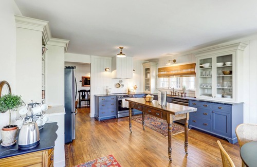 Gordonville House | Spacious 6bdrm house with AC and WiFi/Family Friendly/HOT TUB