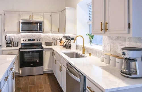 Sachse House | Spacious 6BR/3.5BA/Pool, Hot Tub & Game Room