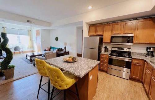 Grandville Apartment | Spacious 6BR 6BA Grand Castle Apartment Near Downtown