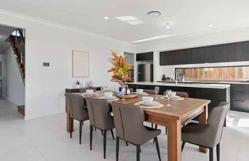 Victoria Point House | Spacious 6BR Home Near Beach in Victoria Point
