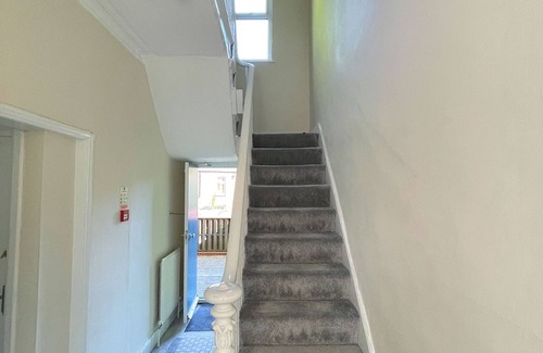 Sheffield House | Spacious 6BR House w/Free Parking