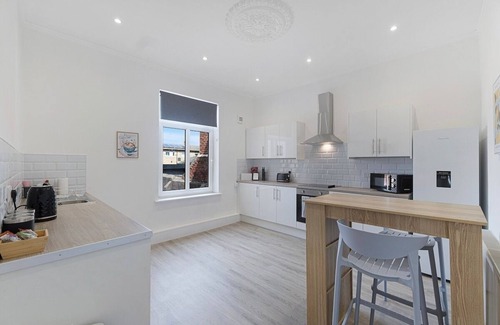 South Shields House | Spacious! 6BR in Beach Road