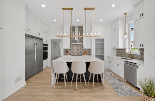 Waukee House | Spacious 6BR with Peaceful Pond Views - Brand New & Upscale
